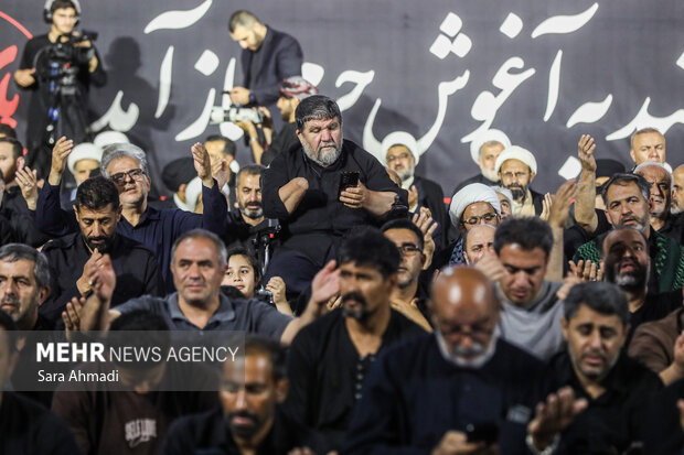 بزرگداشت رهبر شهید انقلاب در حرم مطهر رضوی