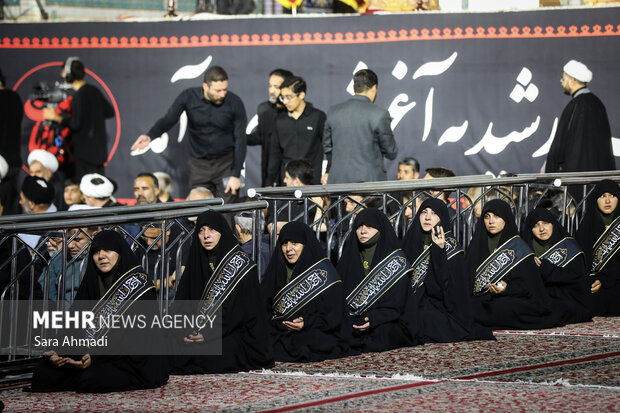 بزرگداشت رهبر شهید انقلاب در حرم مطهر رضوی