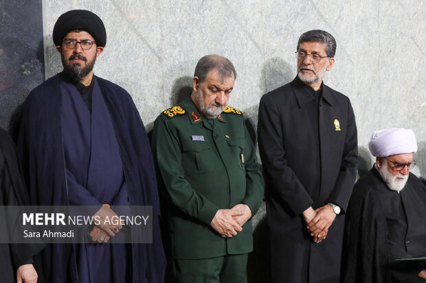 بزرگداشت رهبر شهید انقلاب در حرم مطهر رضوی