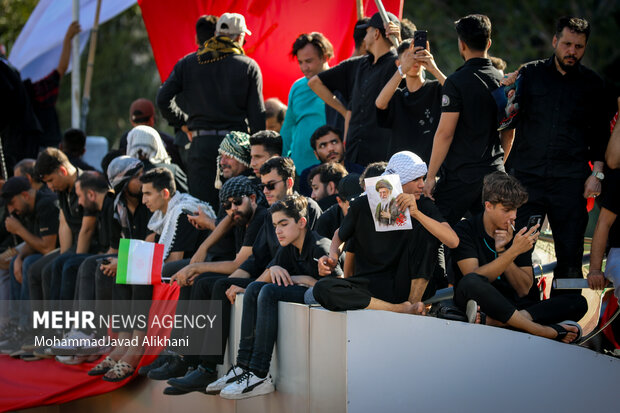 تشییع پیکر رهبر شهید انقلاب در مشهد
