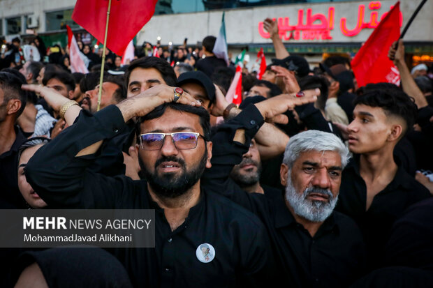 تشییع پیکر رهبر شهید انقلاب در مشهد