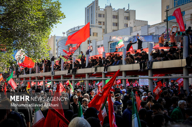 تشییع پیکر مطهر رهبر شهید انقلاب در مشهد