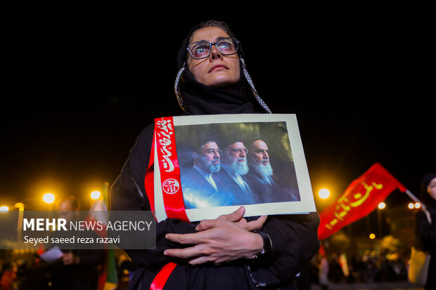 مراسم بزرگداشت رهبر شهید انقلاب در میدان انقلاب تهران
