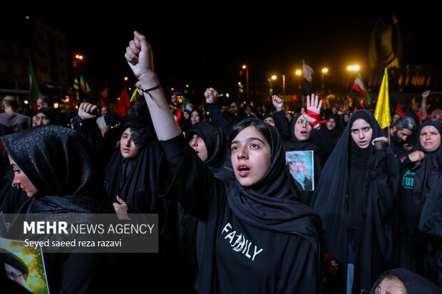 مراسم بزرگداشت رهبر شهید انقلاب در میدان انقلاب تهران