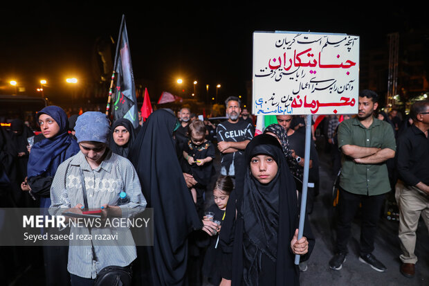 مراسم بزرگداشت رهبر شهید انقلاب در میدان انقلاب تهران