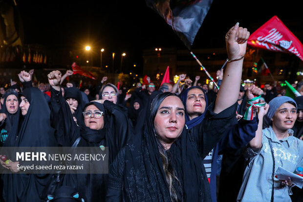 مراسم بزرگداشت رهبر شهید انقلاب در میدان انقلاب تهران