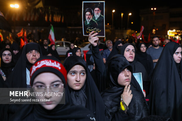 مراسم بزرگداشت رهبر شهید انقلاب در میدان انقلاب تهران