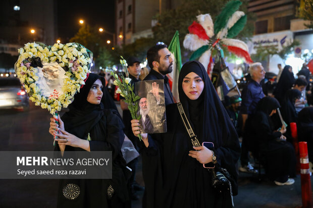 مراسم بزرگداشت رهبر شهید انقلاب در میدان انقلاب تهران
