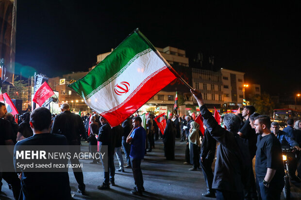 مراسم بزرگداشت رهبر شهید انقلاب در میدان انقلاب تهران