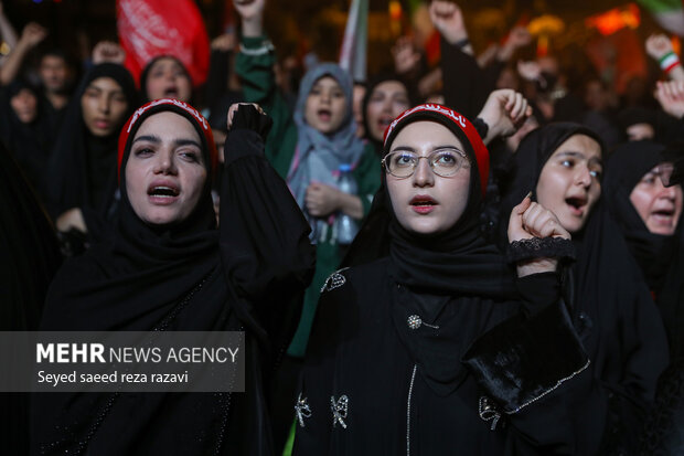 مراسم بزرگداشت رهبر شهید انقلاب در میدان انقلاب تهران