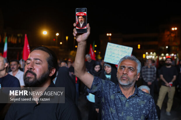 مراسم بزرگداشت رهبر شهید انقلاب در میدان انقلاب تهران
