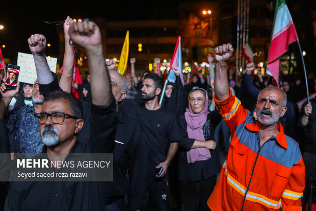 Commemoration ceremony of martyred Leader at Enghelab Square
