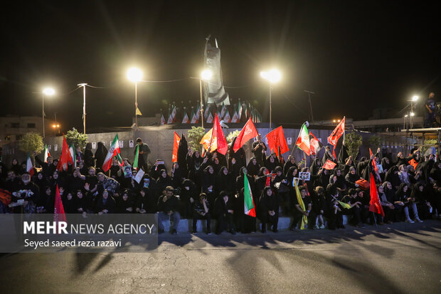 Commemoration ceremony of martyred Leader at Enghelab Square
