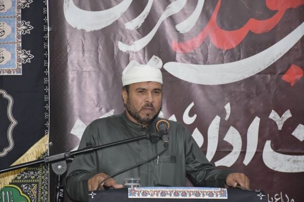 امام جمعه اهل سنت عسلویه: وحدت و تبعیت از ولایت ضامن عزت امت است