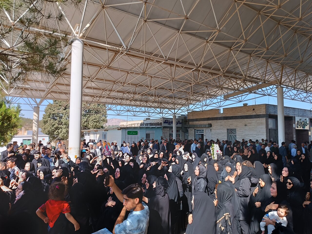 مراسم تشییع پیکر مطهر شهید «محسن نجاتی» در ایلام