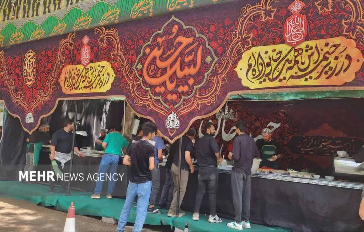 کرامت رضوی در مسیر تشییع رهبر شهید؛ پذیرایی ۷۵ هزار زائر در سمنان