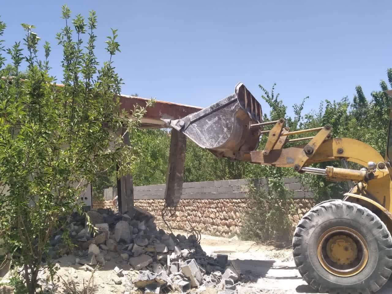 تخریب ۵ ساخت‌وساز غیرمجاز در قالب طرح حکاک در فرخشهر