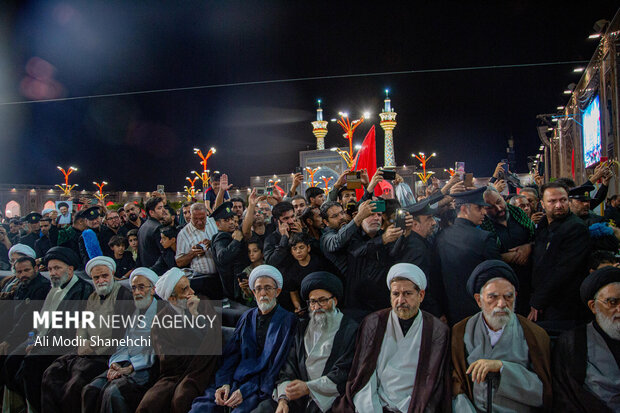 دومین شب بزرگداشت رهبر شهید انقلاب در حرم امام رضا (ع)