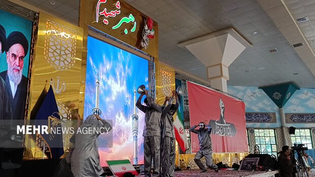تئاتر حوزه هنری خراسان شمالی در بزرگداشت رهبر شهید انقلاب در بجنورد