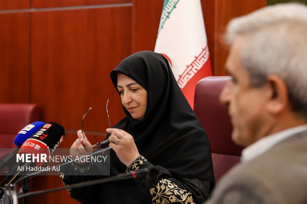 نشست خبری و امضای تفاهم نامه رئیس سازمان حفاظت محیط زیست