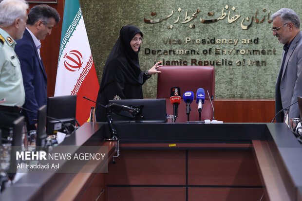 نشست خبری و امضای تفاهم نامه رئیس سازمان حفاظت  محیط زیست