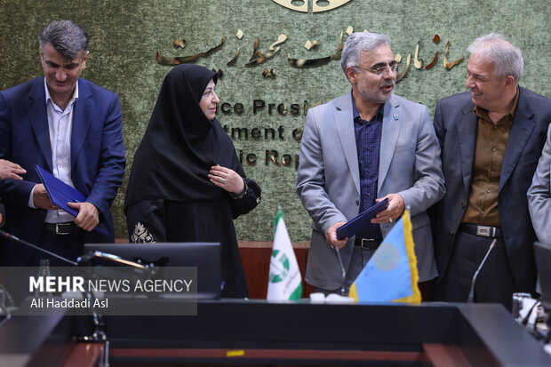 نشست خبری و امضای تفاهم نامه رئیس سازمان حفاظت محیط زیست