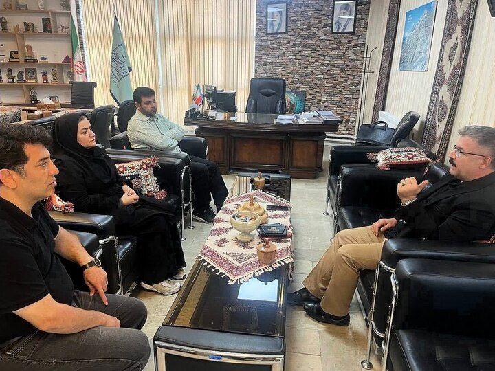 طالب‌نیا: ۲۷۵۰ صنعتگر صنایع دستی کردستان بیمه هستند