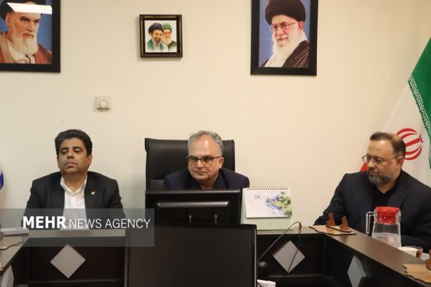 پلاک‌کوبی شترها و نظارت بر ساربانان برای ایمنی راه‌آهن در سمنان