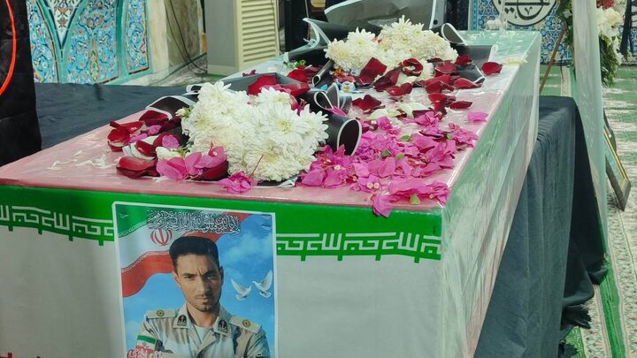 پیکر شهید دریابانی «حمید زارعی» در خاک زادگاهش میناب آرام گرفت