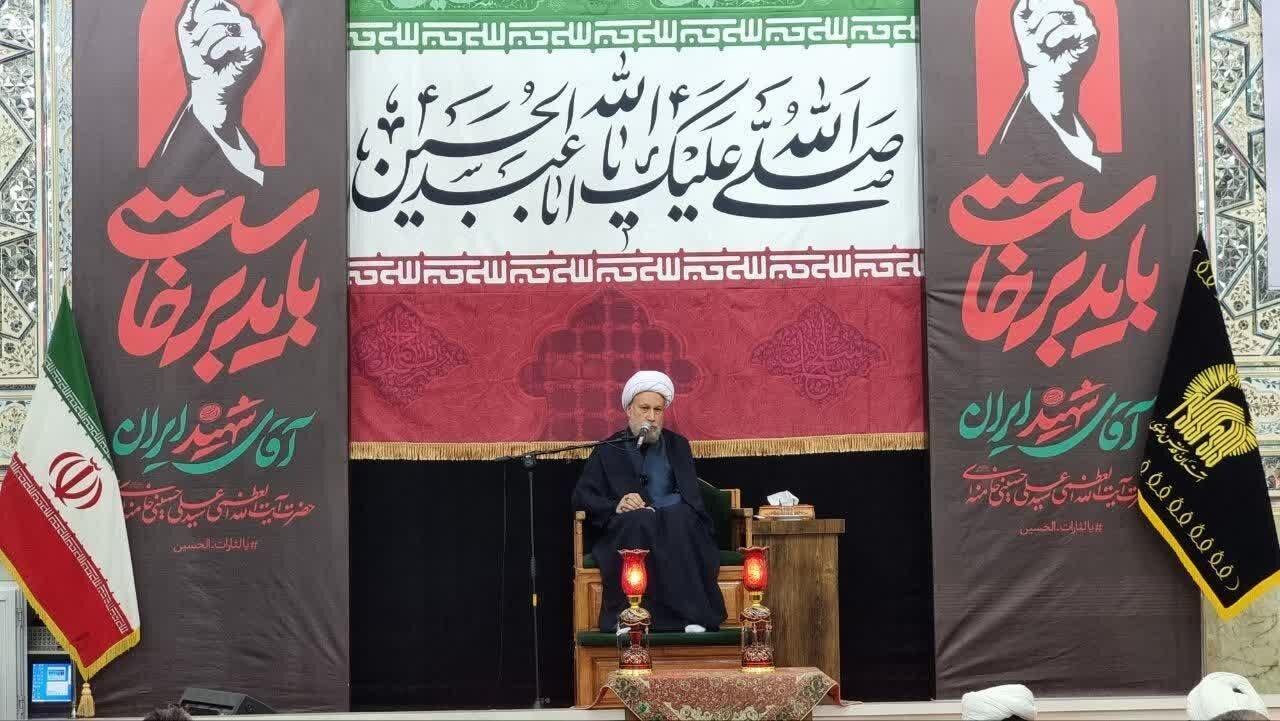 قدرت جمهوری اسلامی در ولایت و نترسیدن از دشمن است