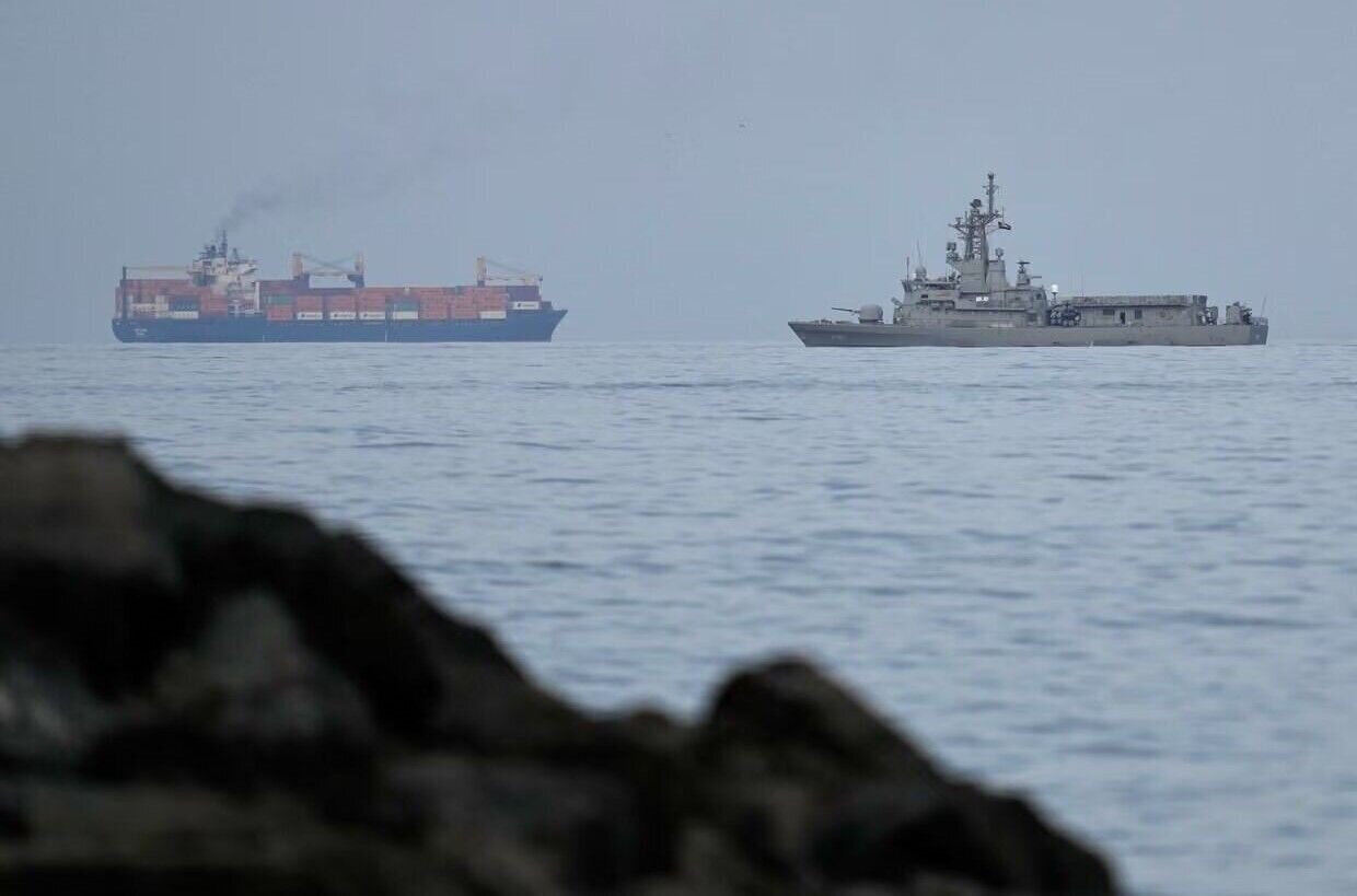 Iran tightens control over Strait of Hormuz, suspending maritime traffic