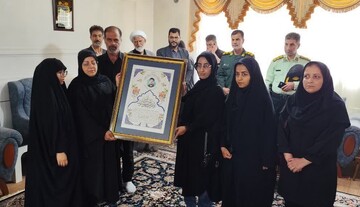 تجلیل هنرمندان از خانواده شهید محمدامین بختیاری