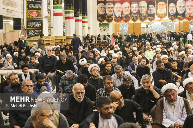 بزرگداشت رهبر شهید در حرم مطهر حضرت معصومه(س)