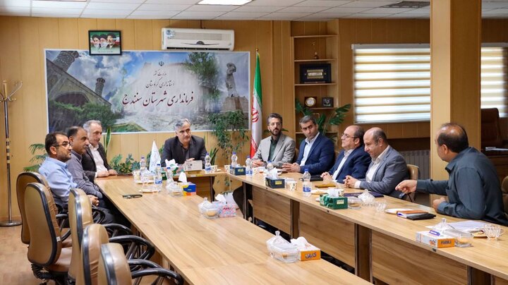 فرماندار سنندج: بازسازی خانه‌های آسیب‌دیده نباید با وقفه مواجه شود