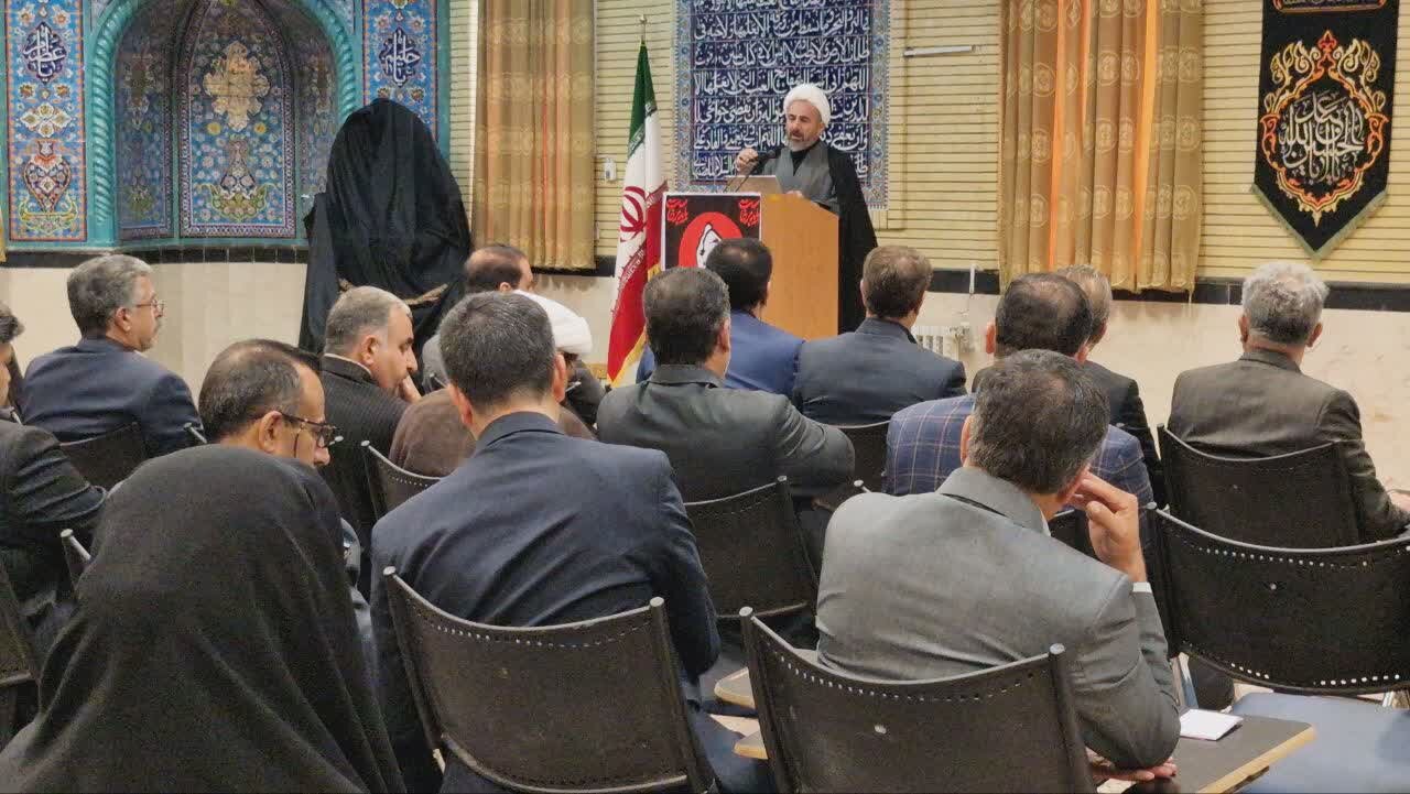حضور در میدان و اطاعت از ولایت راه مقابله با دشمنان است