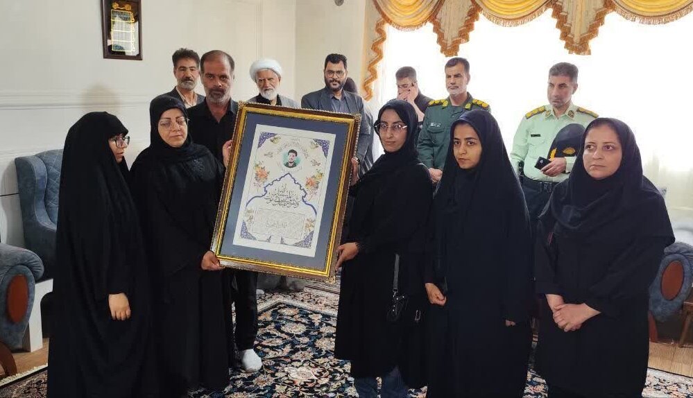هنرمندان از خانواده محمدامین بختیاری تجلیل کردند