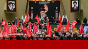 خیزش نمایندگان با پرچم یالثارات الحسین(ع) در صحن مجلس شورای اسلامی