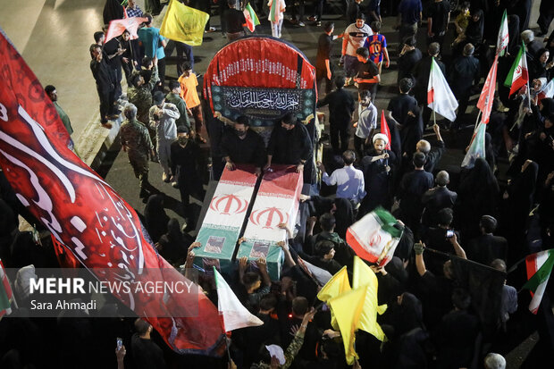 حضور نخبگان فرهنگی در آیین تشییع شهدای امنیت در مشهد حضور نخبگان فرهنگی در آیین تشییع شهدای امنیت در مشهد