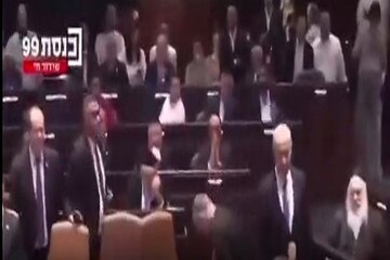 کنسٹ میں شدید احتجاج، نیتن یاہو نعرے بازی کے درمیان اجلاس چھوڑ کر چلے گئے+ویڈیو
