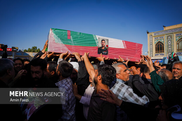 تشییع <a href='https://sayeb.ir/tag/%d8%b4%d9%87%db%8c%d8%af'></div>شهید</a> محمّدناصر دلیرو در شیراز