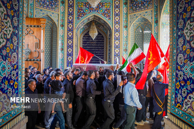 تشییع <a href='https://sayeb.ir/tag/%d8%b4%d9%87%db%8c%d8%af'></div>شهید</a> محمّدناصر دلیرو در شیراز