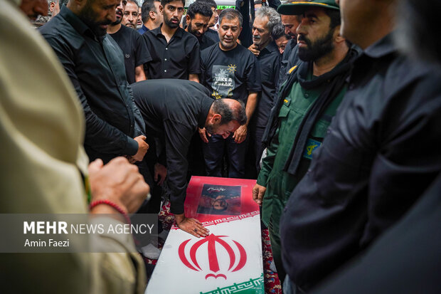 تشییع <a href='https://sayeb.ir/tag/%d8%b4%d9%87%db%8c%d8%af'></div>شهید</a> محمّدناصر دلیرو در شیراز