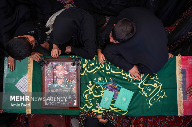 تشییع <a href='https://sayeb.ir/tag/%d8%b4%d9%87%db%8c%d8%af'></div>شهید</a> محمّدناصر دلیرو در شیراز