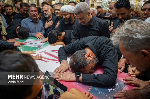 تشییع <a href='https://sayeb.ir/tag/%d8%b4%d9%87%db%8c%d8%af'></div>شهید</a> محمّدناصر دلیرو در شیراز