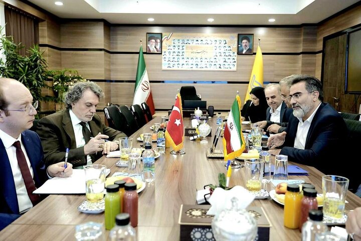 Iran, Turkey stress expanding coop. in e-commerce field
