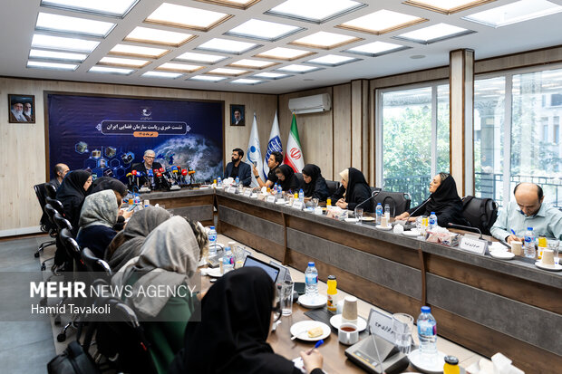 نشست خبری رئیس سازمان فضایی ایران