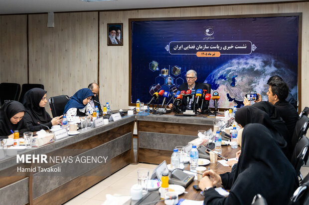نشست خبری رئیس سازمان فضایی ایران