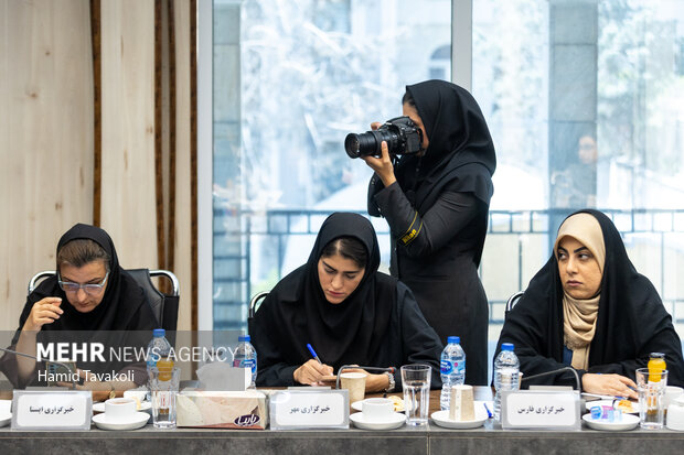 نشست خبری رئیس سازمان فضایی ایران