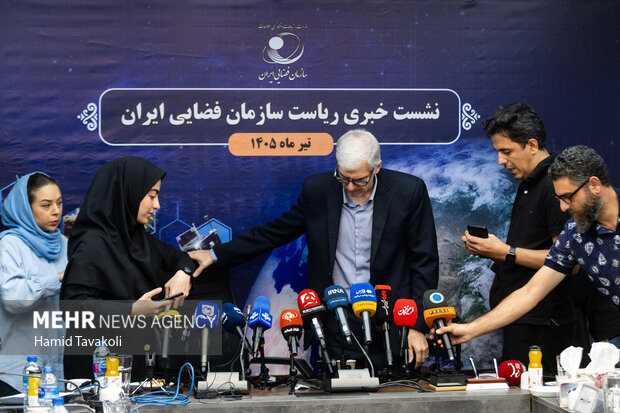 <a href='https://sayeb.ir/tag/%d9%86%d8%b4%d8%b3%d8%aa-%d8%ae%d8%a8%d8%b1%db%8c'></div>نشست خبری</a> رئیس <a href='https://sayeb.ir/tag/%d8%b3%d8%a7%d8%b2%d9%85%d8%a7%d9%86-%d9%81%d8%b6%d8%a7%db%8c%db%8c-%d8%a7%db%8c%d8%b1%d8%a7%d9%86'>سازمان فضایی ایران</a>