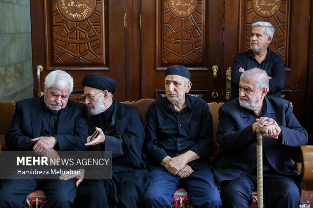 بزرگداشت رهبر شهید انقلاب در حسینیه کربلایی های مقیم تهران